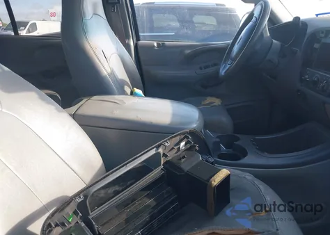 2000 Ford Expedition Xlt from USA, damaged, VIN 1FMRU1567YLB44407